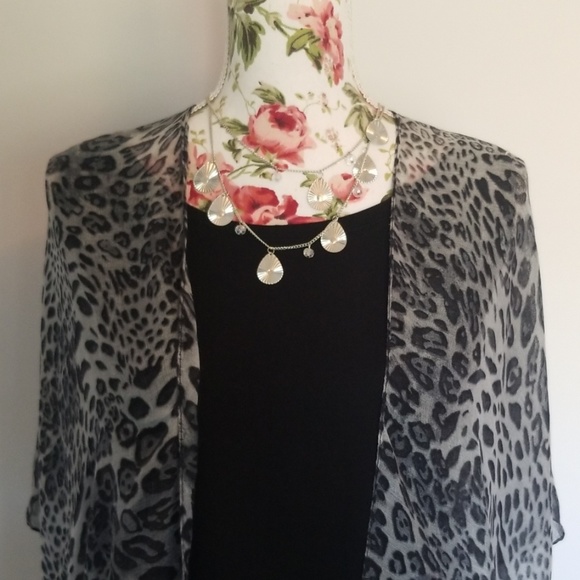 ❤Last 2❤Animal Print Kimono/Shrug - Picture 6 of 8